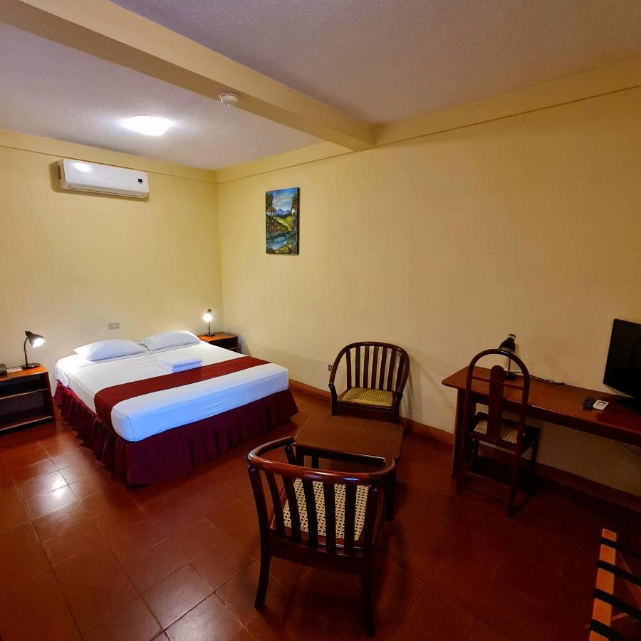 Hotel Austria เลออน ภายนอก รูปภาพ